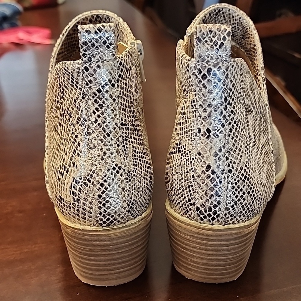 CORKYS Boutique Tan Snake Booties Sz 8 - Picture 3 of 7